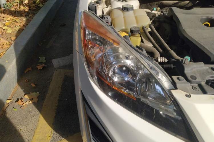 Used Mazda 3 2011 Sedan 2.0L Automatic Luxury Model Right Front Headlight