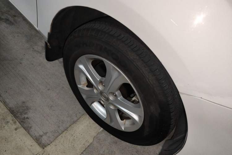 Used Mazda 3 2011 Sedan 1.6L Automatic Comfort Model Right Front Wheel Hub