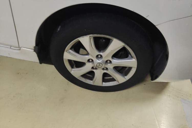 Used Mazda 3 2011 Sedan 2.0L Automatic Luxury Model Right Front Wheel Hub