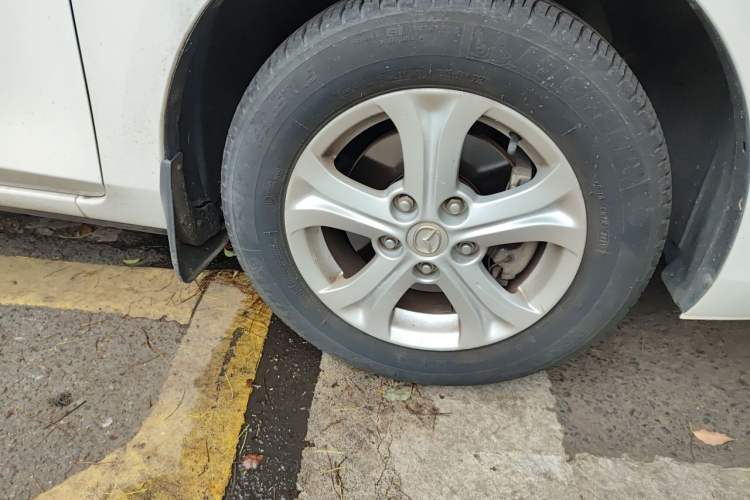 Used Mazda 3 2011 Sedan 1.6L Automatic Comfort Model Right Front Wheel Hub