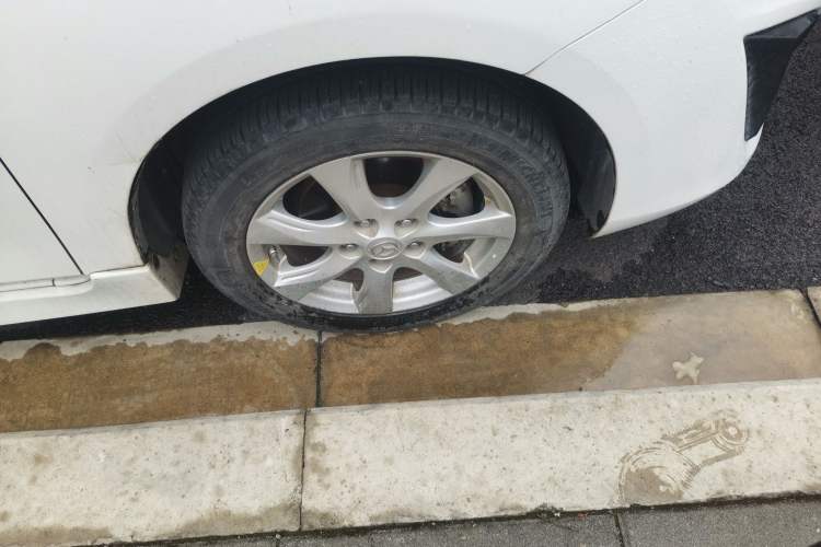 Used Mazda 3 2011 Sedan 2.0L Manual Sport Model Right Front Wheel Hub