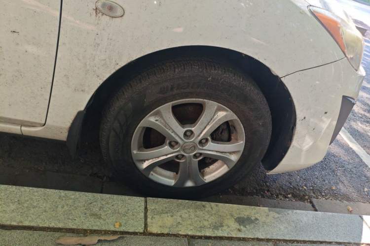Used Mazda 3 2011 Sedan 1.6L Manual Comfort Model Right Front Wheel Hub