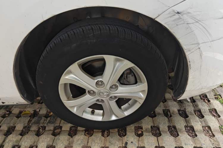 Used Mazda 3 2011 Sedan 1.6L Automatic Comfort Model Right Front Wheel Hub