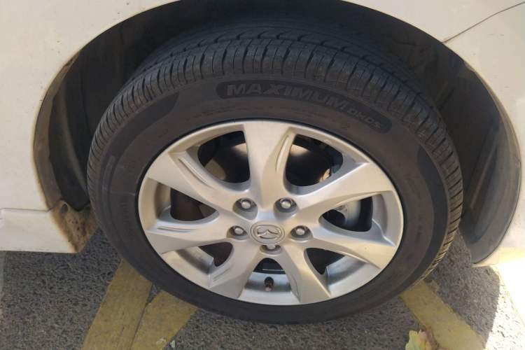 Used Mazda 3 2011 Sedan 2.0L Automatic Luxury Model Right Front Wheel Hub
