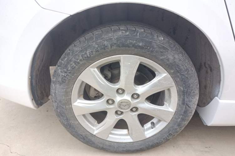 Used Mazda 3 2011 Sedan 2.0L Automatic Luxury Model Right Rear Wheel Hub