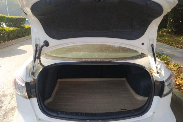 Used Mazda 3 2011 Sedan 2.0L Automatic Luxury Model Trunk