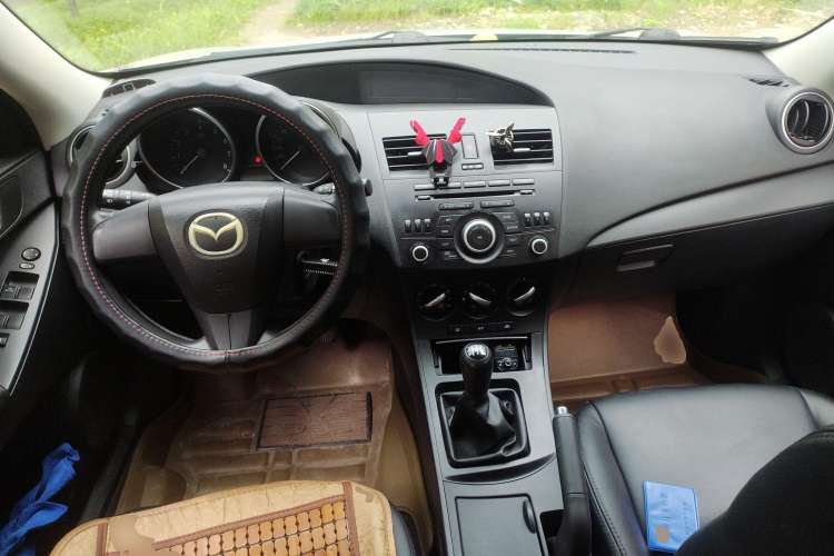 Used Mazda 3 2012 Hatchback 1.6L Manual Comfort Model Center Console