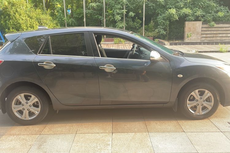 Used Mazda 3 2012 Hatchback 1.6L Manual Comfort Model Exterior 3