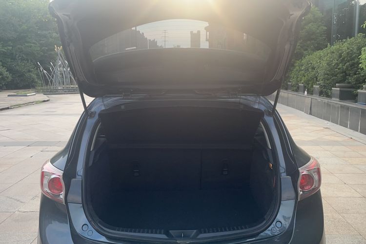 Used Mazda 3 2012 Hatchback 1.6L Manual Comfort Model Trunk