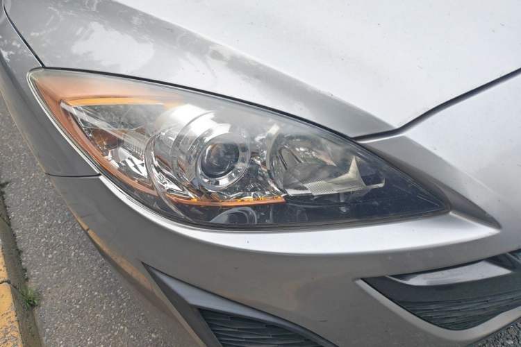 Used Mazda 3 2012 Hatchback 2.0L Automatic Luxury Model Right Front Headlight