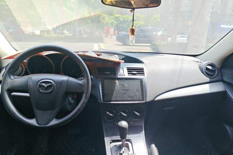Used Mazda 3 2012 Hatchback 1.6L Automatic Elite Model Center Console