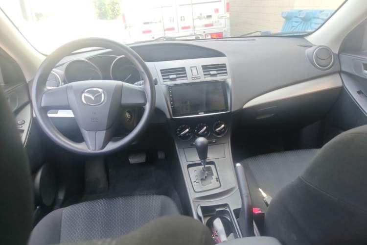 Used Mazda 3 2012 Hatchback 1.6L Automatic Elite Model Center Console