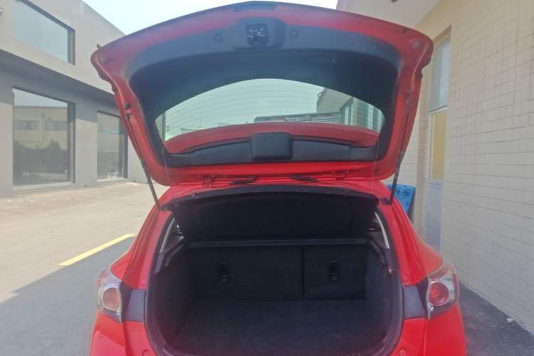 Used Mazda 3 2012 Hatchback 1.6L Automatic Elite Model Trunk