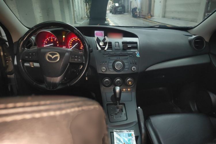 Used Mazda 3 2012 Hatchback 2.0L Automatic Luxury Model Center Console