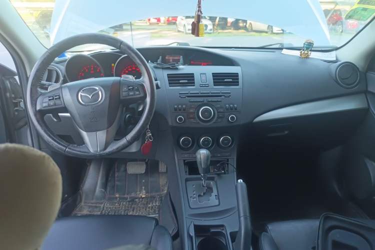 Used Mazda 3 2012 Hatchback 2.0L Automatic Luxury Model Center Console