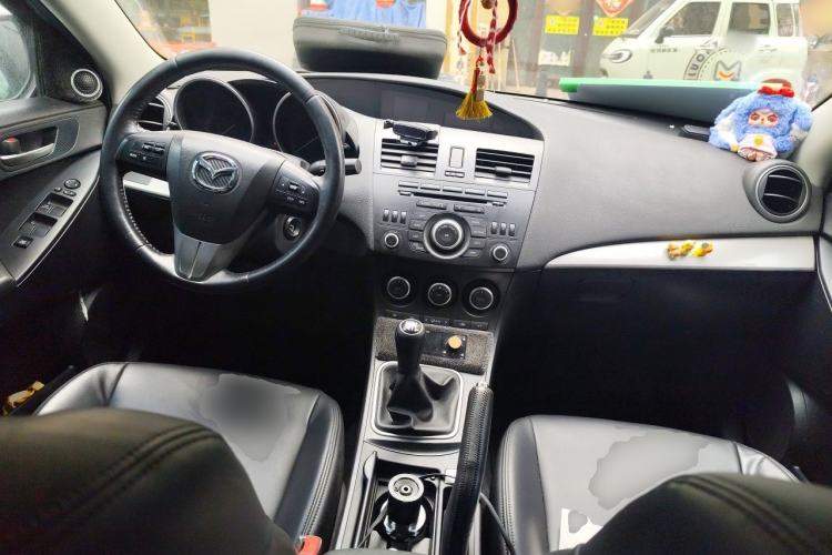 Used Mazda 3 2012 Hatchback 2.0L Manual Sport Model Center Console