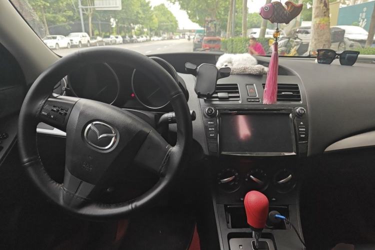Used Mazda 3 2012 Hatchback 1.6L Automatic Elite Model Center Console