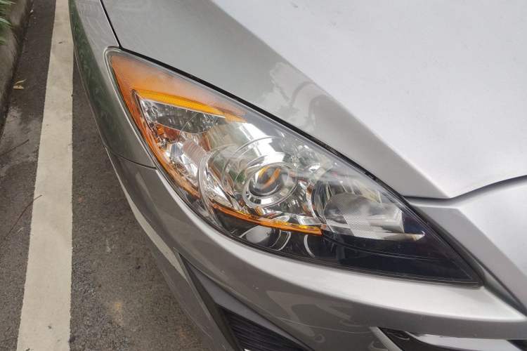 Used Mazda 3 2012 Hatchback 2.0L Automatic Luxury Model Right Front Headlight