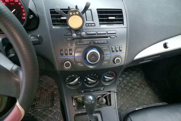 Used Mazda 3 2012 Hatchback 1.6L Automatic Elite Model Audio And AC Panel