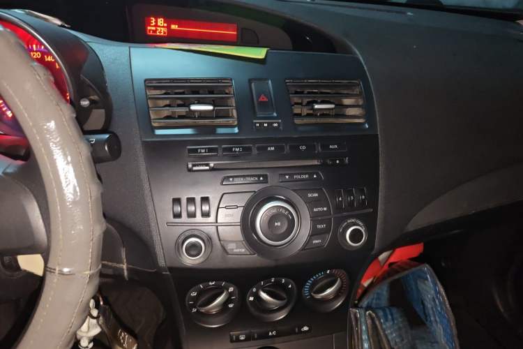 Used Mazda 3 2012 Hatchback 1.6L Automatic Elite Model Audio And AC Panel