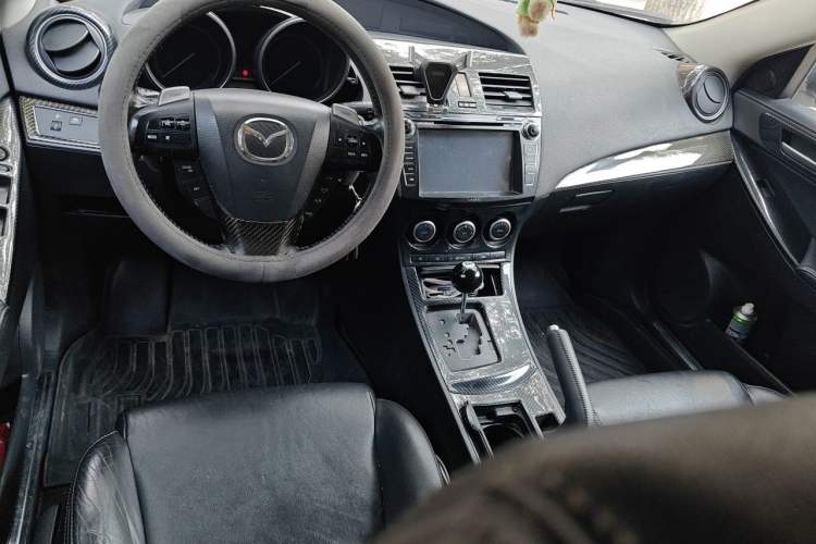 Used Mazda 3 2012 Hatchback 2.0L Automatic Luxury Model Center Console