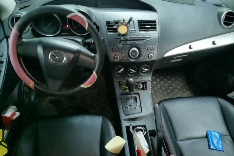 Used Mazda 3 2012 Hatchback 1.6L Automatic Elite Model Center Console