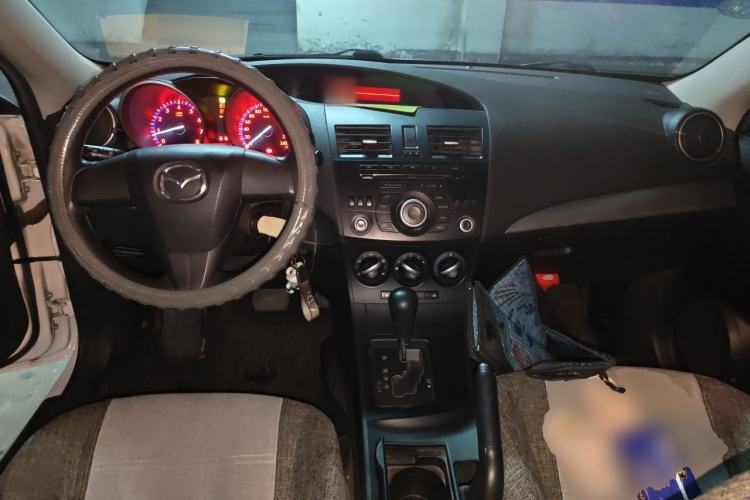 Used Mazda 3 2012 Hatchback 1.6L Automatic Elite Model Center Console