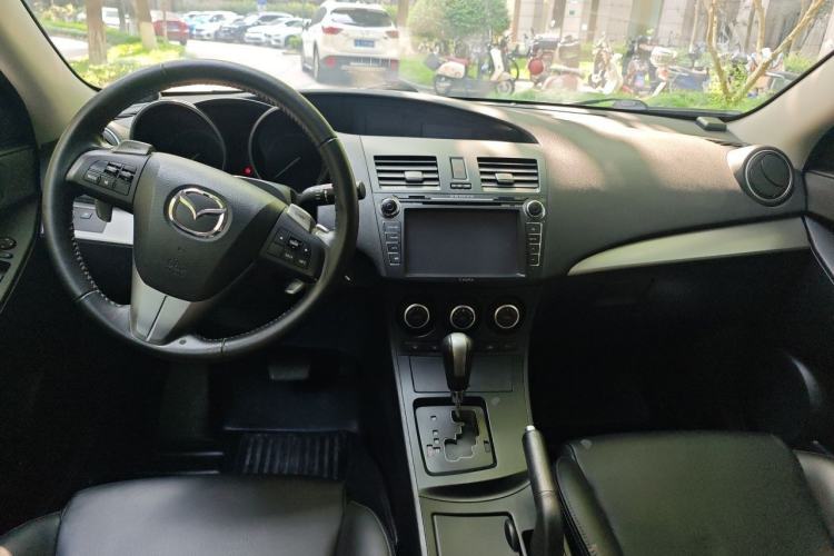 Used Mazda 3 2012 Hatchback 2.0L Automatic Luxury Model Center Console