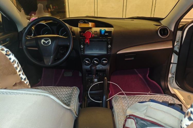 Used Mazda 3 2012 Hatchback 1.6L Automatic Elite Model Center Console