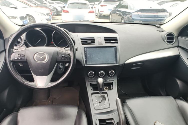 Used Mazda 3 2012 Hatchback 2.0L Automatic Luxury Model Center Console