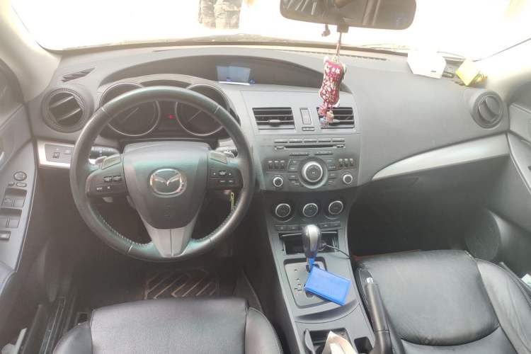 Used Mazda 3 2012 Hatchback 2.0L Automatic Luxury Model Center Console
