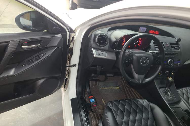 Used Mazda 3 2012 Hatchback 2.0L Automatic Luxury Model Driver Seat