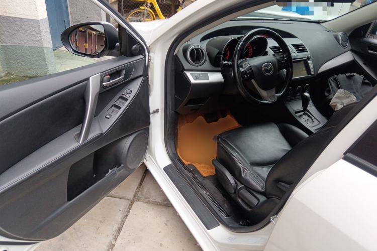 Used Mazda 3 2012 Hatchback 2.0L Automatic Luxury Model Driver Seat