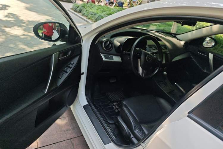 Used Mazda 3 2012 Hatchback 2.0L Automatic Luxury Model Driver Seat
