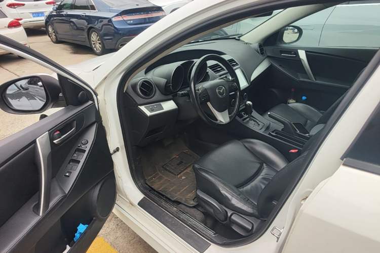 Used Mazda 3 2012 Hatchback 2.0L Automatic Luxury Model Driver Seat