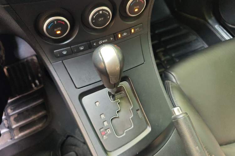 Used Mazda 3 2012 Hatchback 2.0L Automatic Luxury Model Gear Lever