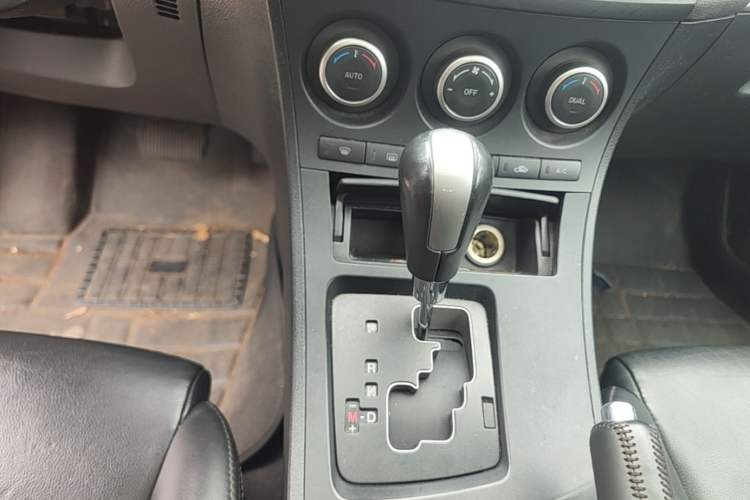 Used Mazda 3 2012 Hatchback 2.0L Automatic Luxury Model Gear Lever