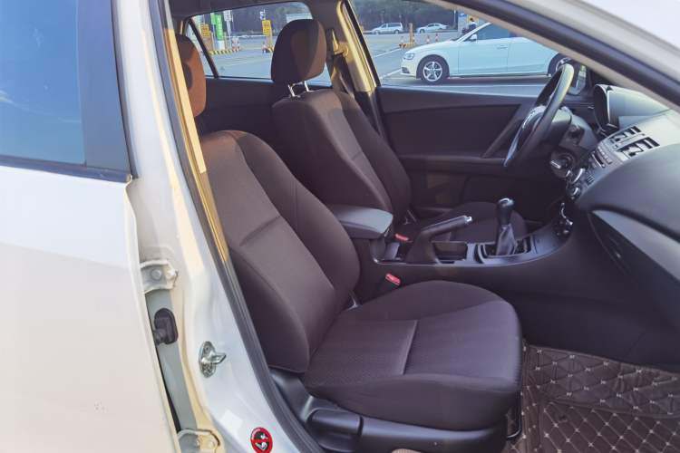 Used Mazda 3 2012 Hatchback 1.6L Manual Comfort Model Interior 4