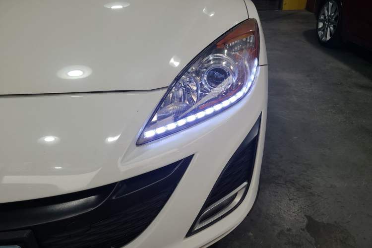 Used Mazda 3 2012 Hatchback 2.0L Automatic Luxury Model Left Front Headlight
