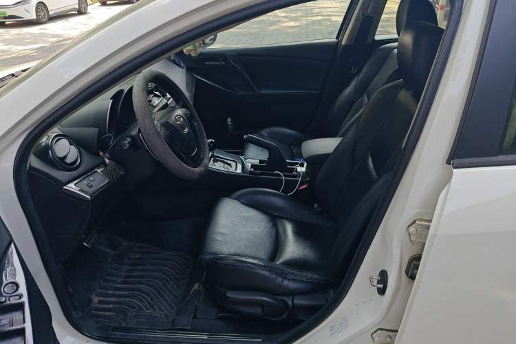 Used Mazda 3 2012 Hatchback 2.0L Automatic Luxury Model Left Front Seat