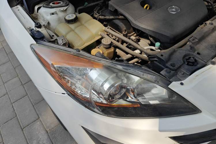 Used Mazda 3 2012 Hatchback 2.0L Automatic Luxury Model Right Front Headlight