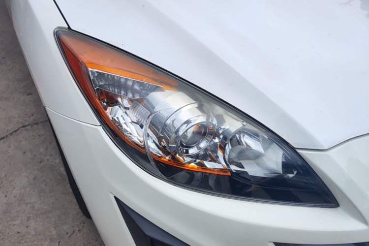 Used Mazda 3 2012 Hatchback 2.0L Automatic Luxury Model Right Front Headlight