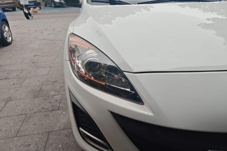 Used Mazda 3 2012 Hatchback 2.0L Automatic Luxury Model Right Front Headlight