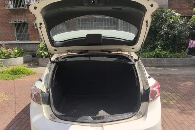 Used Mazda 3 2012 Hatchback 1.6L Manual Comfort Model Trunk