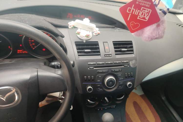 Used Mazda 3 2013 Hatchback 1.6L Automatic Elite Model Audio And AC Panel