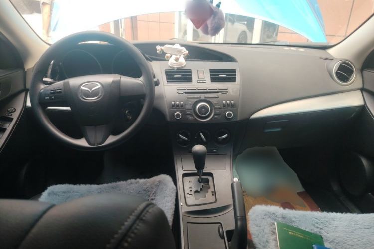 Used Mazda 3 2013 Hatchback 1.6L Automatic Elite Model Center Console