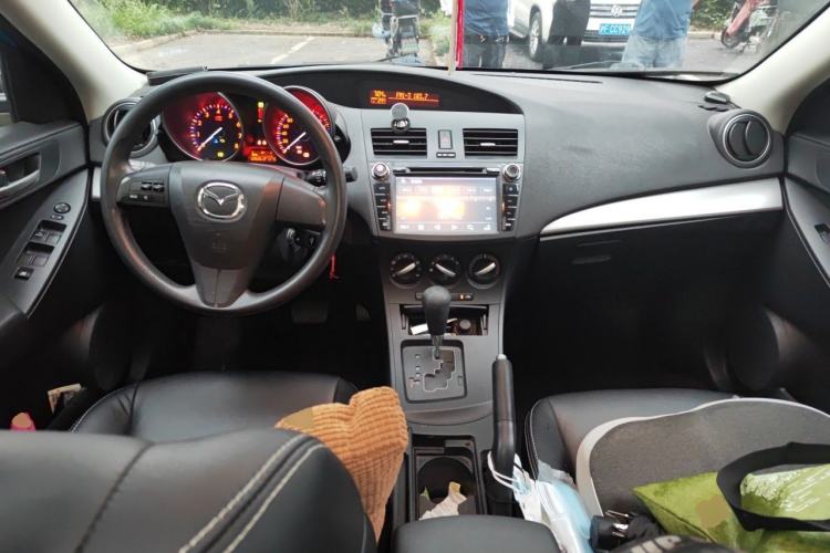 Used Mazda 3 2013 Hatchback 1.6L Automatic Elite Model Center Console