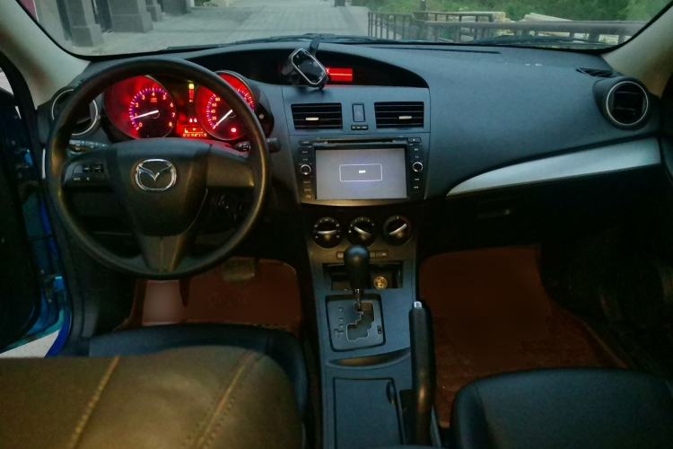 Used Mazda 3 2013 Hatchback 1.6L Automatic Elite Model Center Console