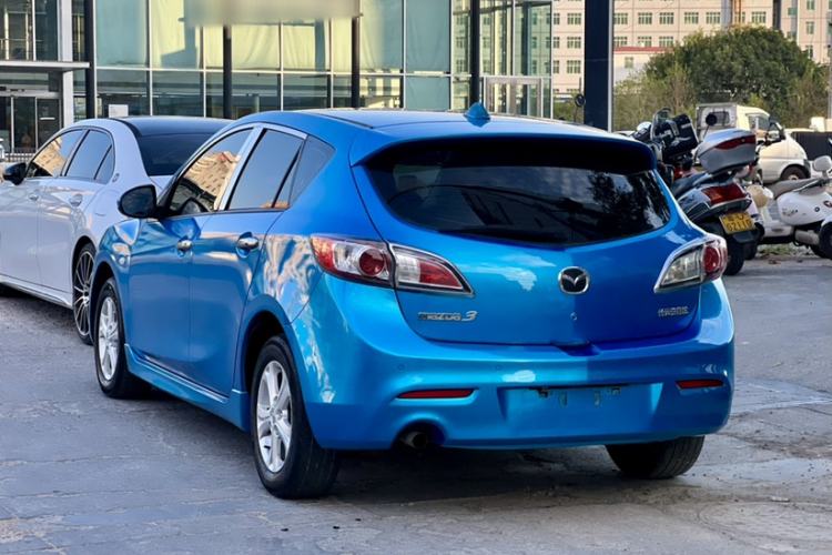 Used Mazda 3 2013 Hatchback 1.6L Automatic Elite Model Exterior 4