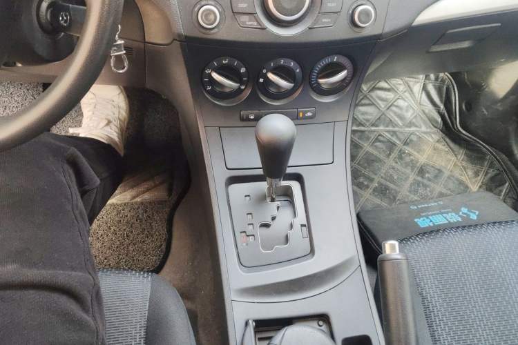 Used Mazda 3 2013 Hatchback 1.6L Automatic Elite Model Gear Lever